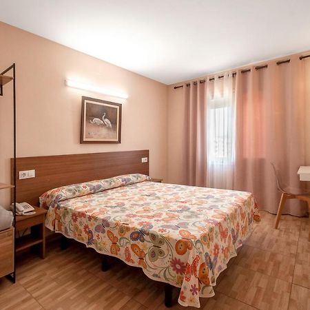 Hotel Silvia Empuriabrava Bagian luar foto