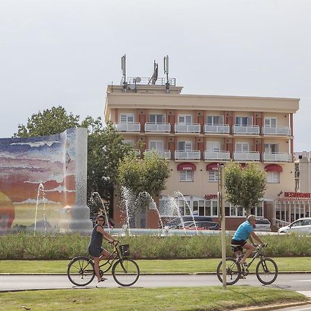 Hotel Silvia Empuriabrava Bagian luar foto