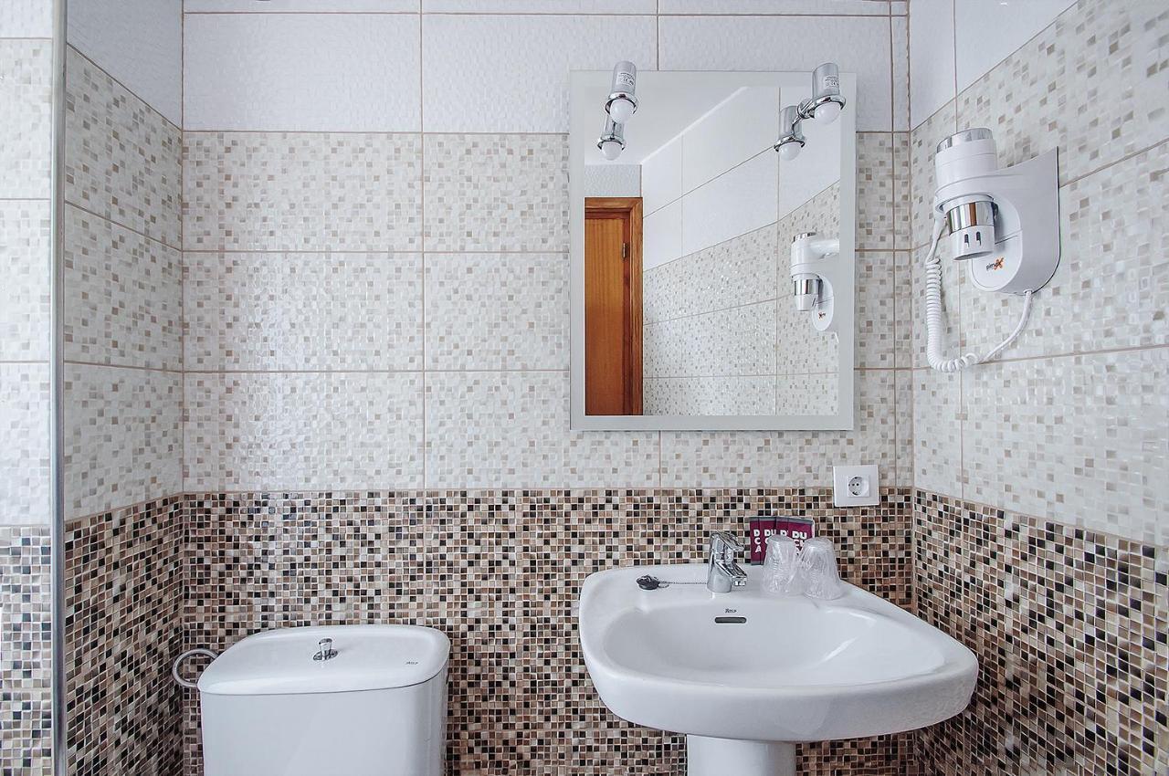 Hotel Silvia Empuriabrava Bagian luar foto