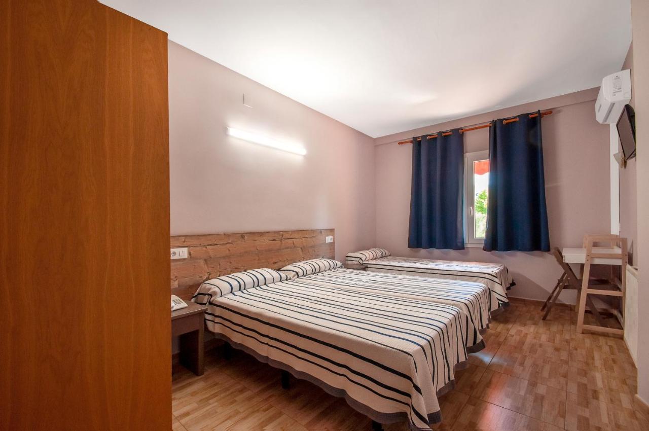 Hotel Silvia Empuriabrava Bagian luar foto