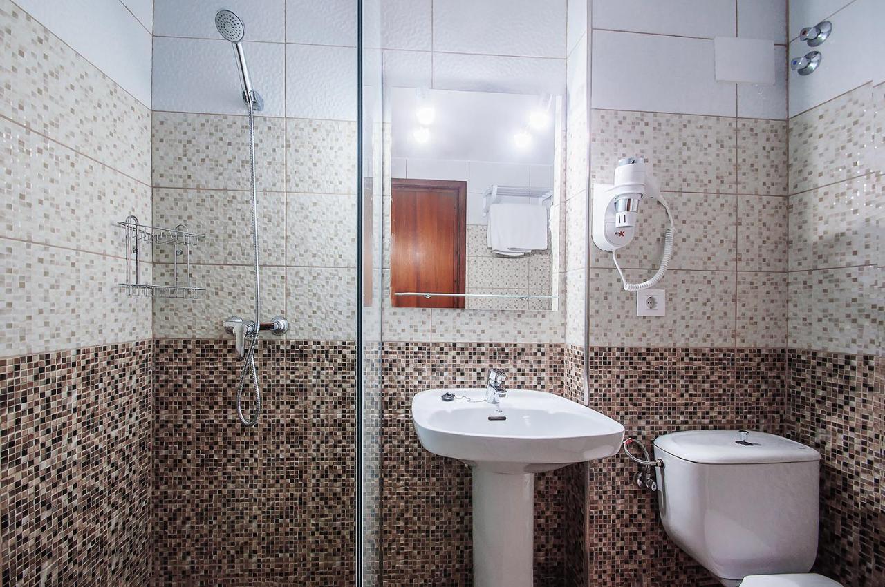 Hotel Silvia Empuriabrava Bagian luar foto