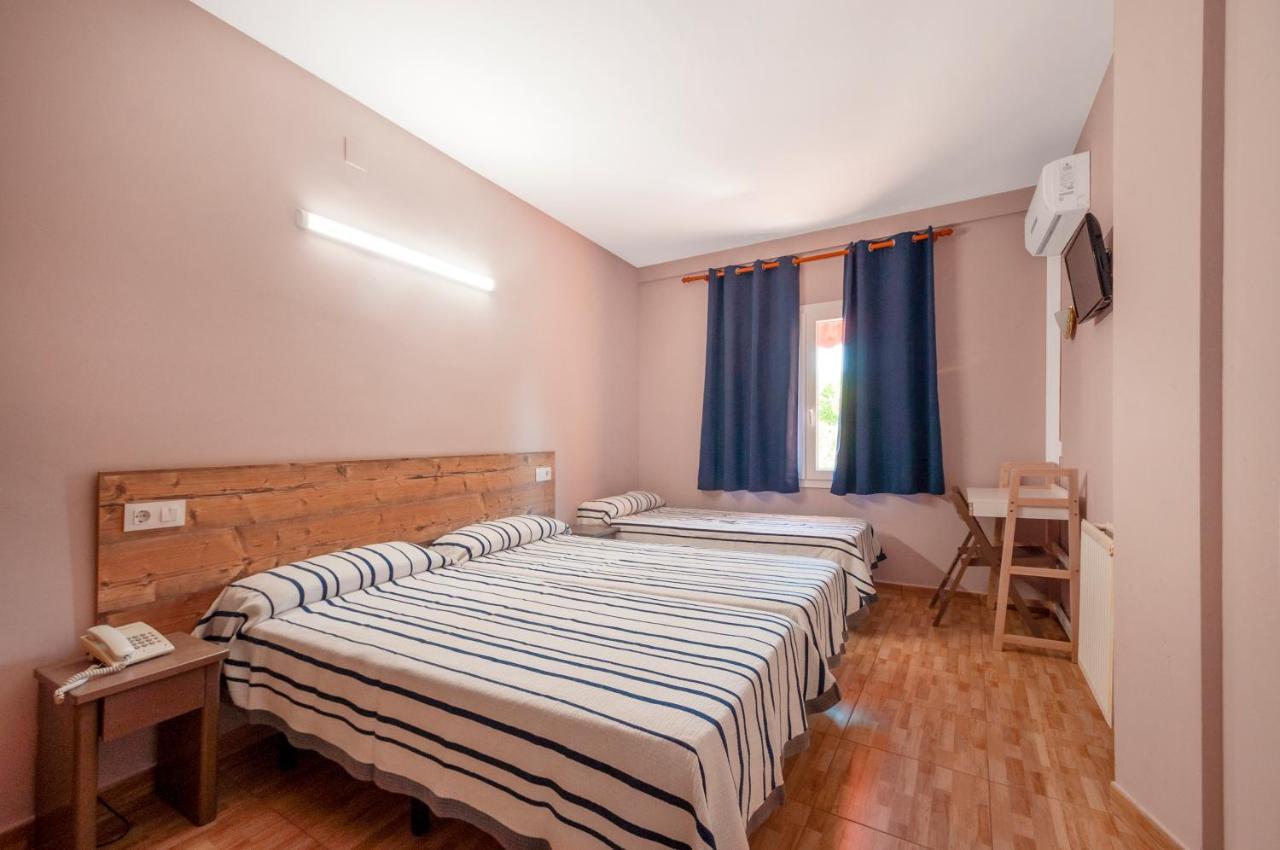 Hotel Silvia Empuriabrava Bagian luar foto