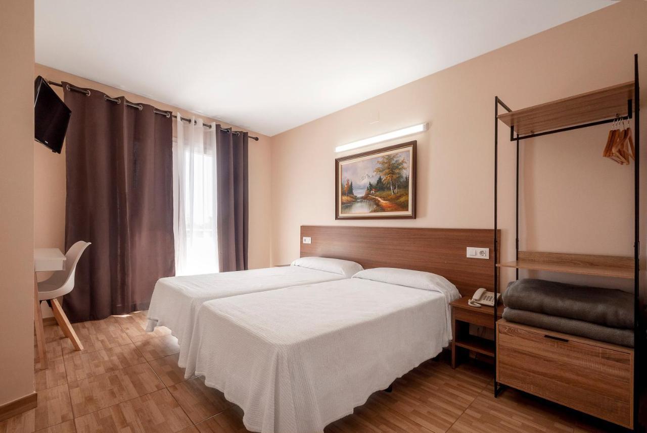 Hotel Silvia Empuriabrava Bagian luar foto