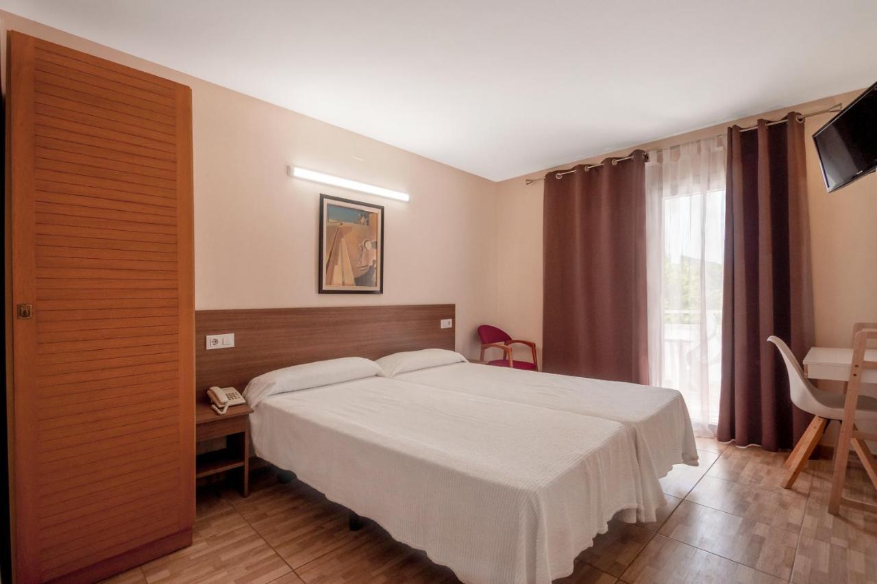 Hotel Silvia Empuriabrava Bagian luar foto