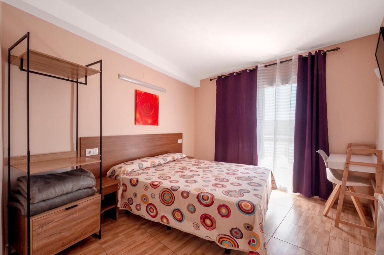 Hotel Silvia Empuriabrava Bagian luar foto