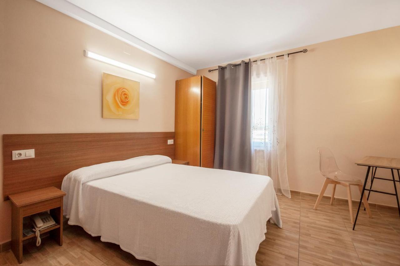 Hotel Silvia Empuriabrava Bagian luar foto