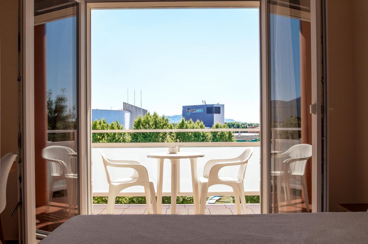 Hotel Silvia Empuriabrava Bagian luar foto