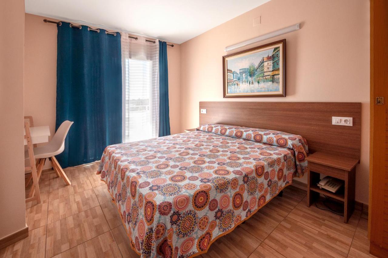 Hotel Silvia Empuriabrava Bagian luar foto