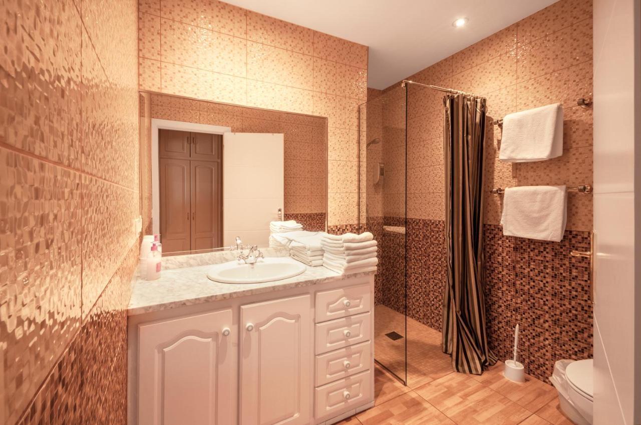 Hotel Silvia Empuriabrava Bagian luar foto