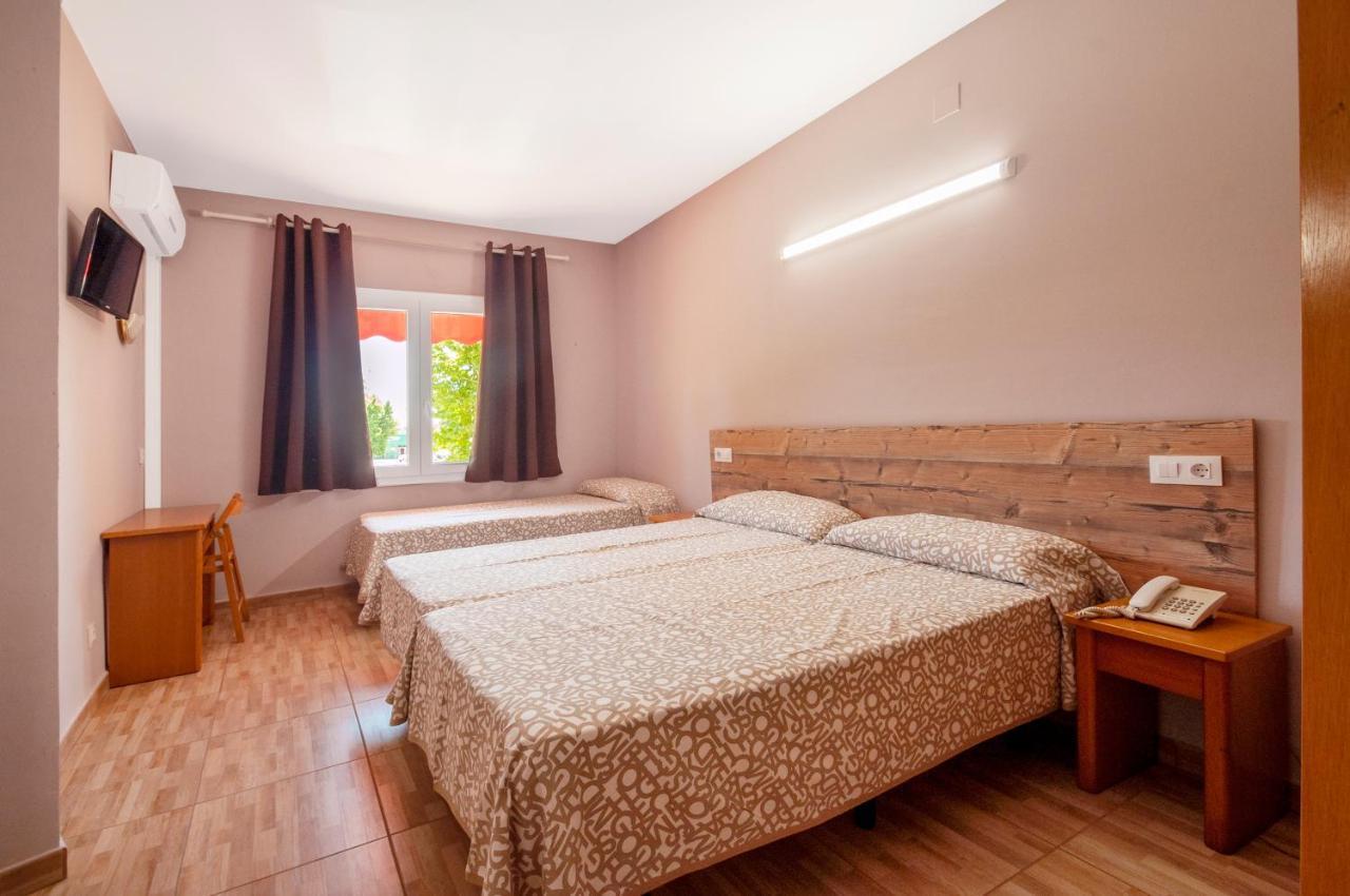 Hotel Silvia Empuriabrava Bagian luar foto