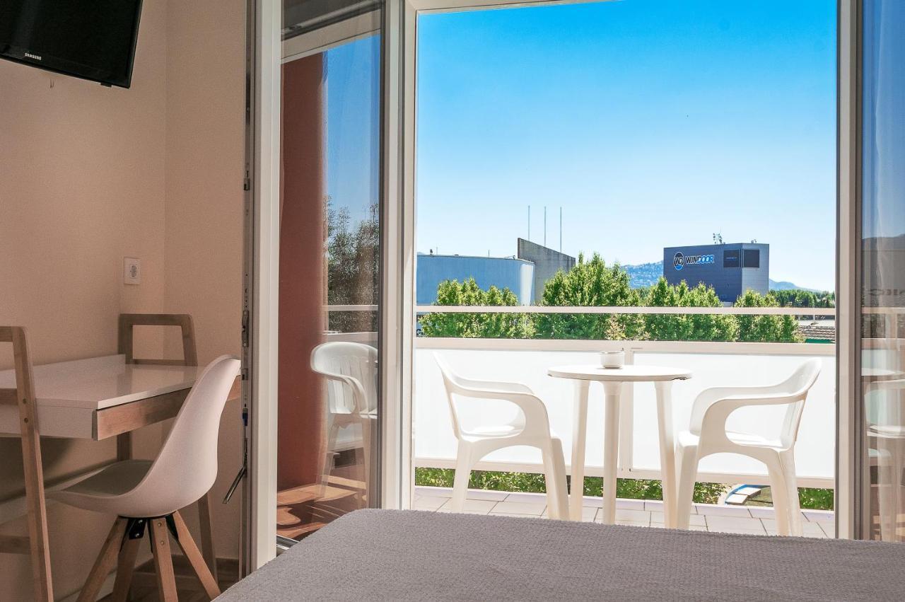 Hotel Silvia Empuriabrava Bagian luar foto