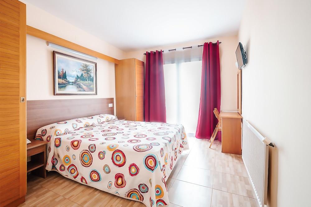 Hotel Silvia Empuriabrava Bagian luar foto
