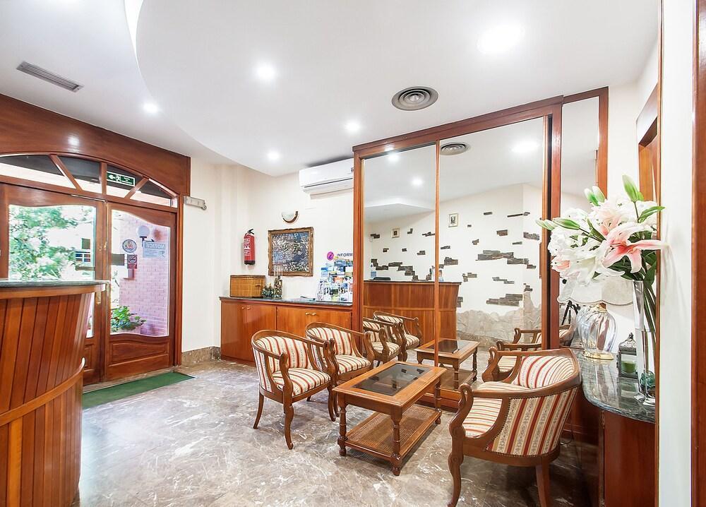Hotel Silvia Empuriabrava Bagian luar foto
