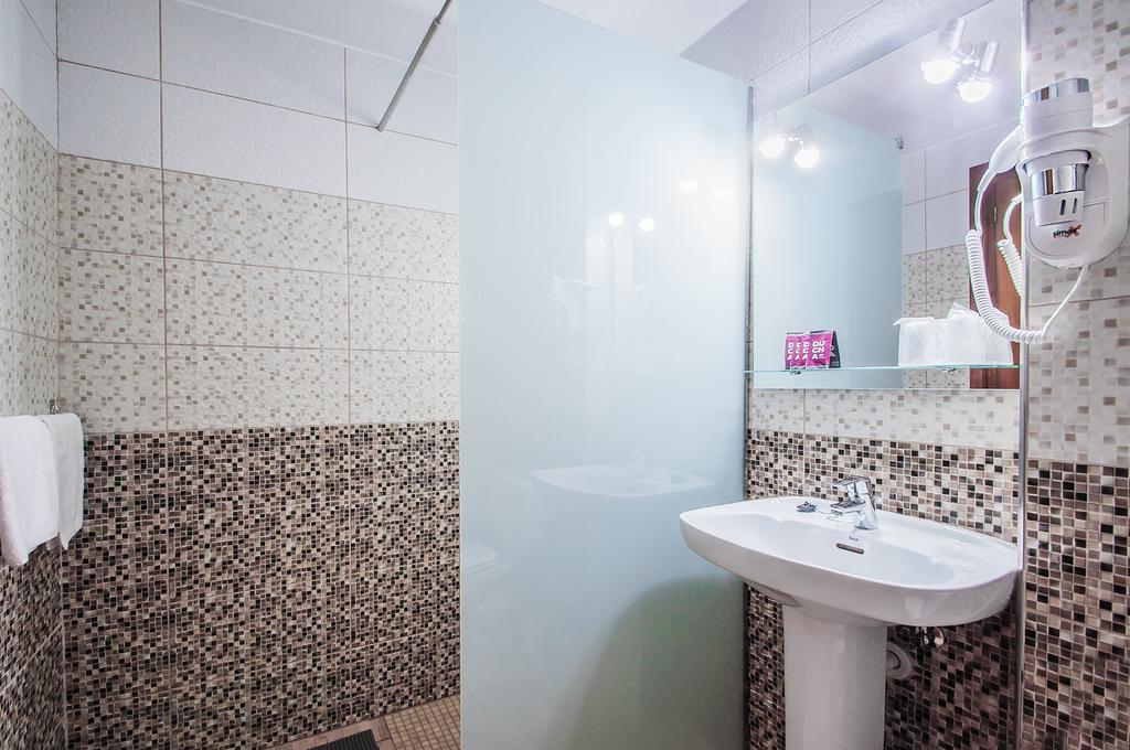 Hotel Silvia Empuriabrava Bagian luar foto
