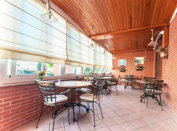Hotel Silvia Empuriabrava Bagian luar foto